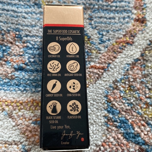 YENSA Super 8 Vibrant Silk Lipstick in Noble - Picture 4 of 7